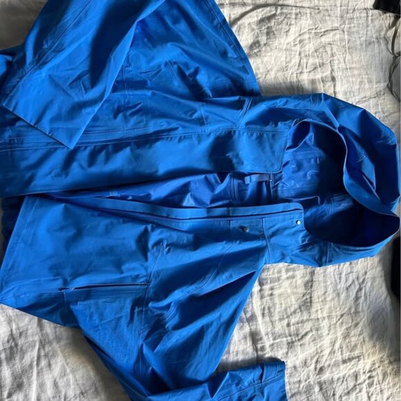 Lululemon Rain chaser Rain Jacket (Size 6) - Picture 5 of 7